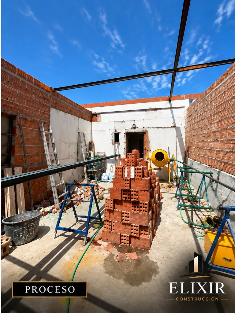 Replanteo y primeras hiladas de la vivienda en azotea construida por Elixir Construcción en Sevilla