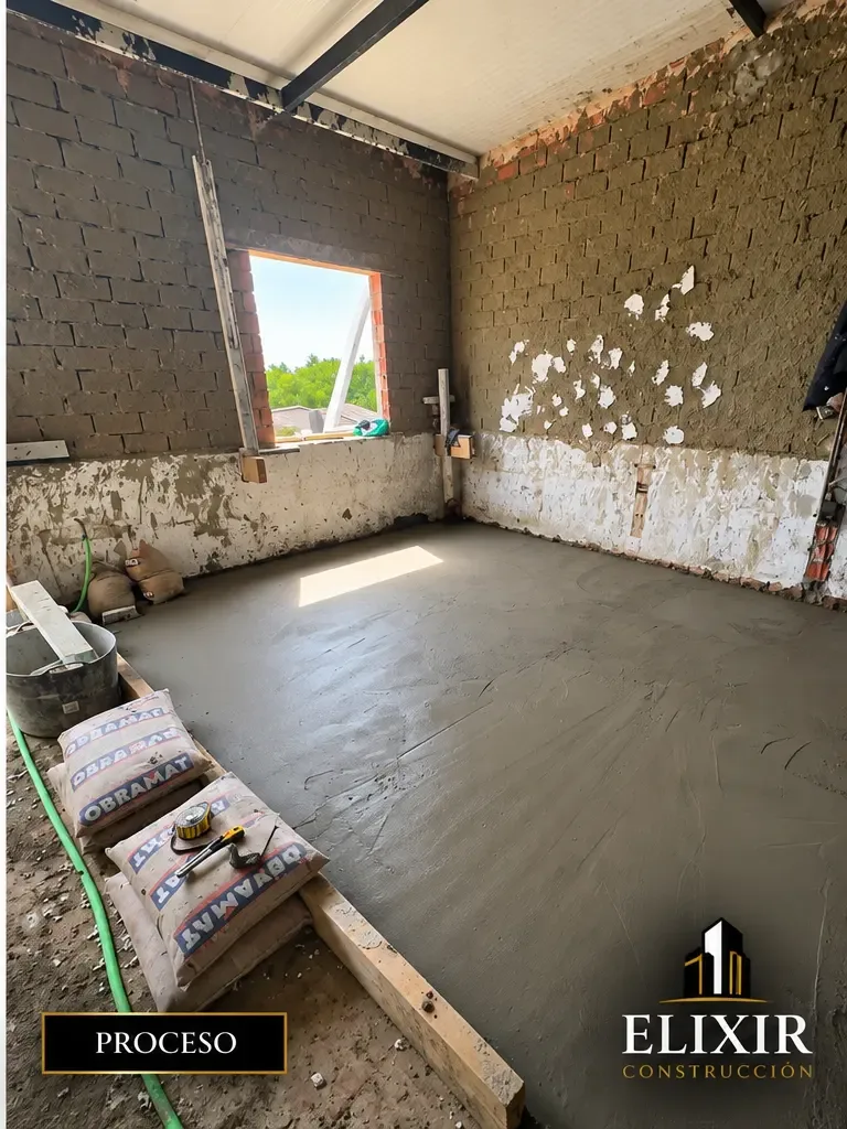 Solera de hormigón en la construcción de vivienda en azotea en Sevilla