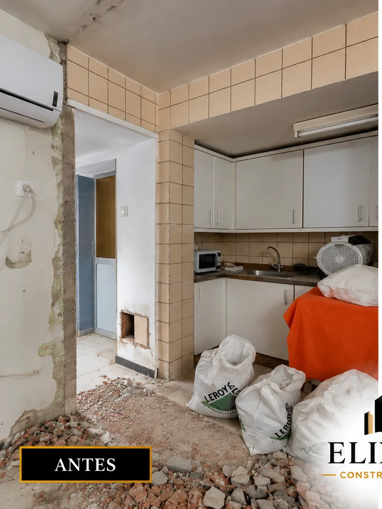 Estado inicial de la reforma de cocina antes de la intervención de Elixir Construcción en Sevilla